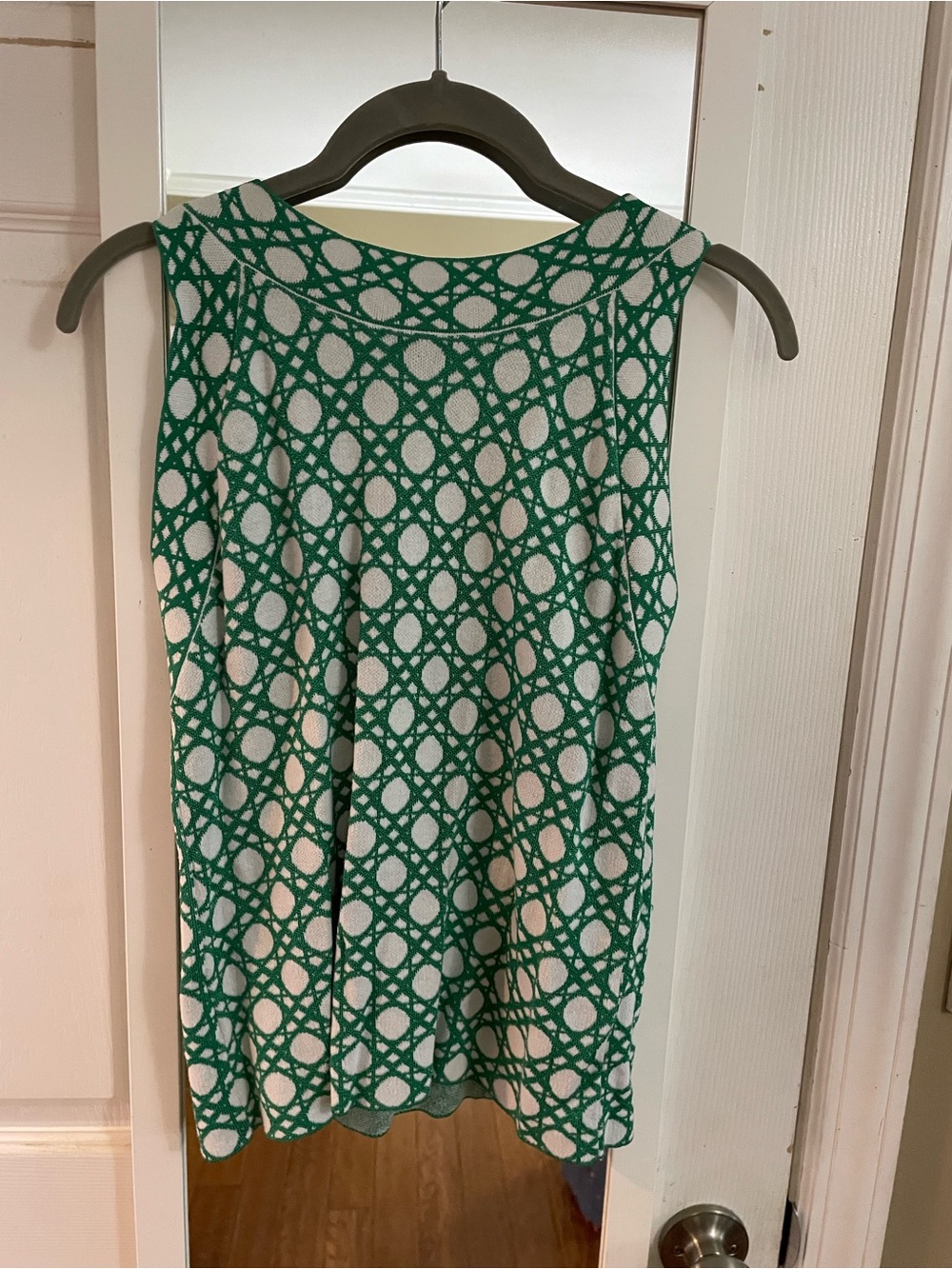 Ann Taylor Green & White Knit Sleeveless Top Size M